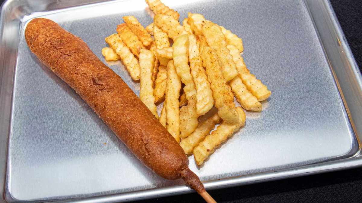 Foot Long Corn Dog Basket – The Pink Company